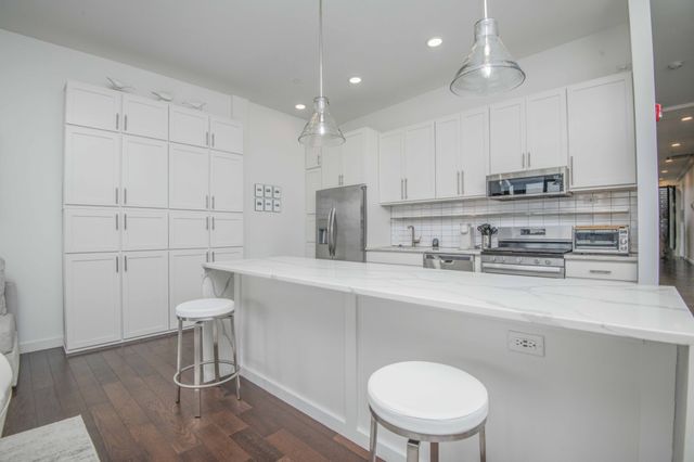 608 W Hill Ave Apt 602, Knoxville, TN 37902