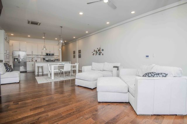 608 W Hill Ave Apt 602, Knoxville, TN 37902