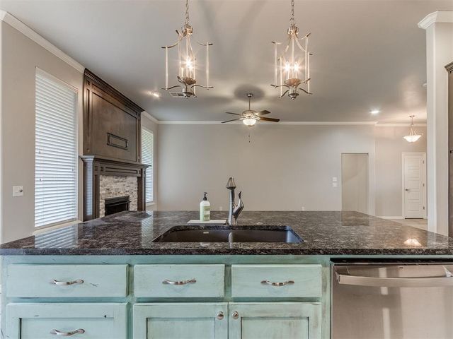 11313 SW 41st Terrace, Mustang, OK 73064