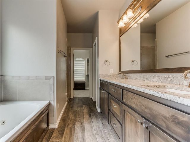 11313 SW 41st Terrace, Mustang, OK 73064