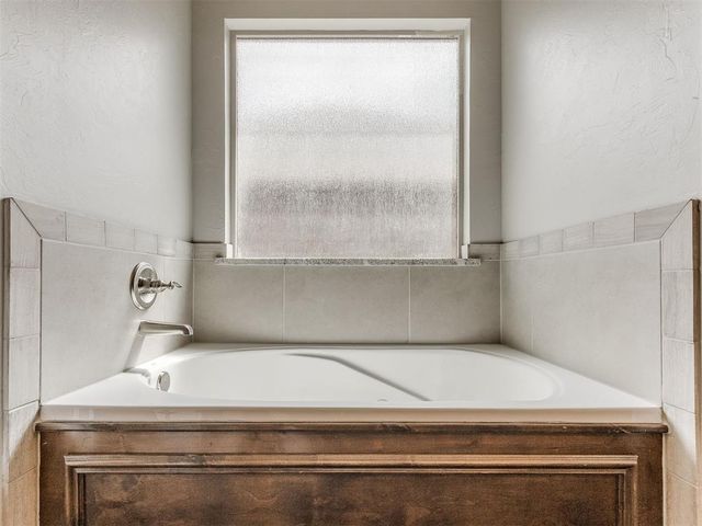 11313 SW 41st Terrace, Mustang, OK 73064