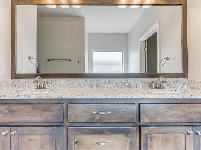 11313 SW 41st Terrace, Mustang, OK 73064