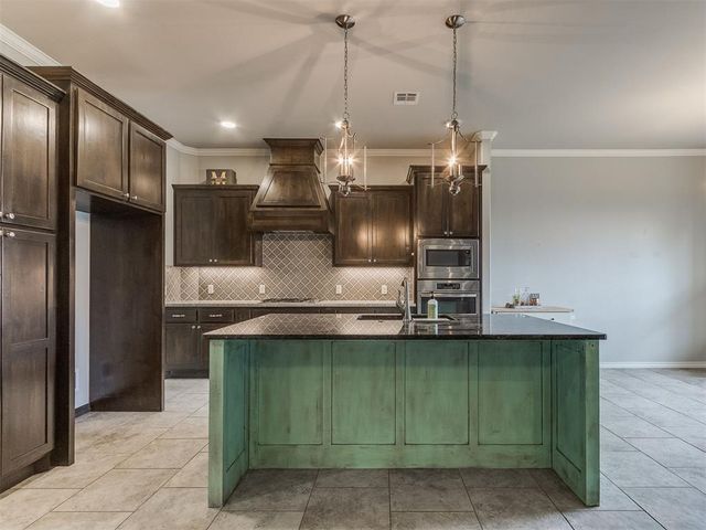 11313 SW 41st Terrace, Mustang, OK 73064