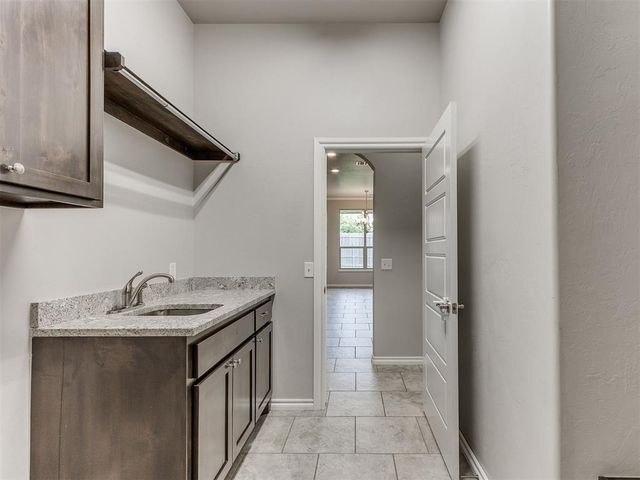 11313 SW 41st Terrace, Mustang, OK 73064