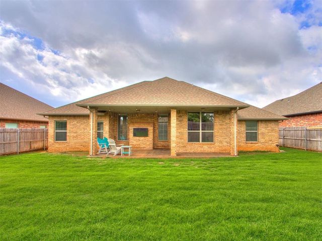 11313 SW 41st Terrace, Mustang, OK 73064