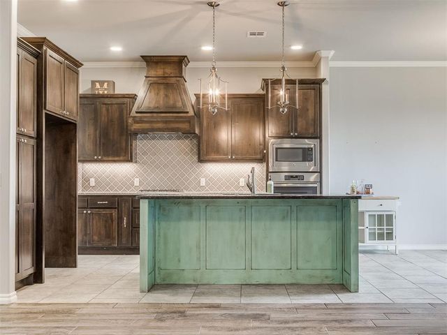 11313 SW 41st Terrace, Mustang, OK 73064