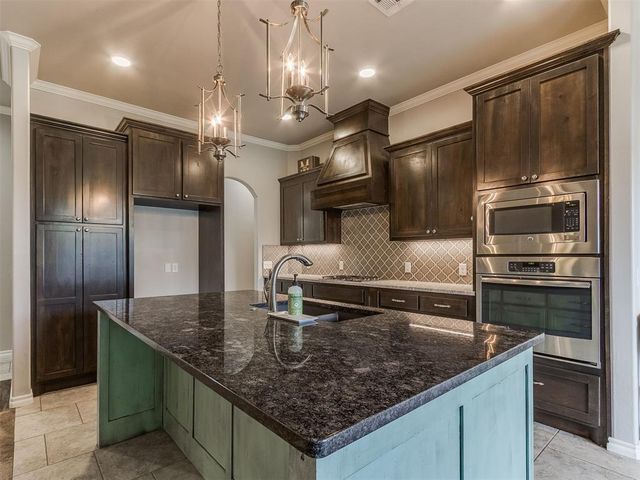 11313 SW 41st Terrace, Mustang, OK 73064