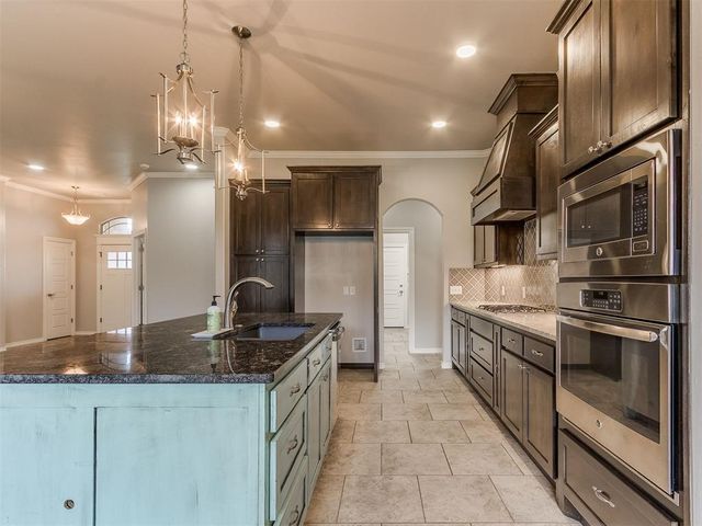 11313 SW 41st Terrace, Mustang, OK 73064