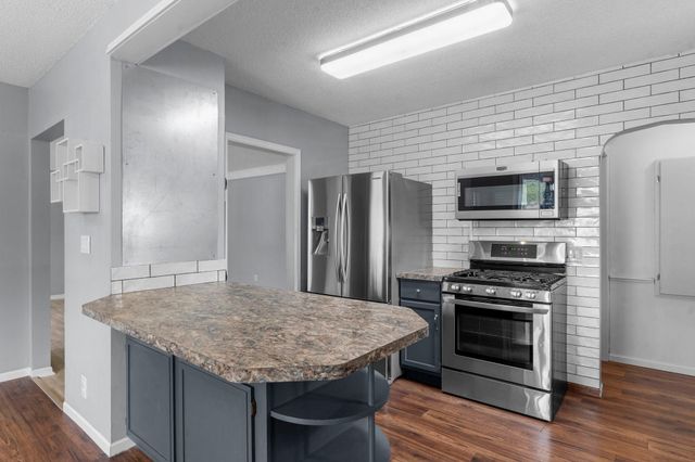 6240 W Broadway Avenue, Brooklyn Park, MN 55428