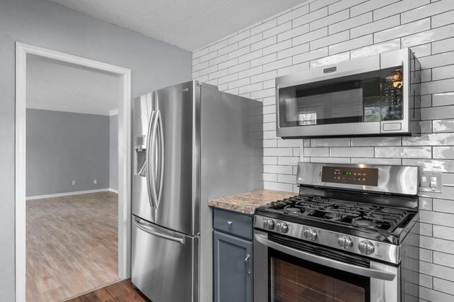 6240 W Broadway Avenue, Brooklyn Park, MN 55428