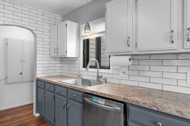 6240 W Broadway Avenue, Brooklyn Park, MN 55428