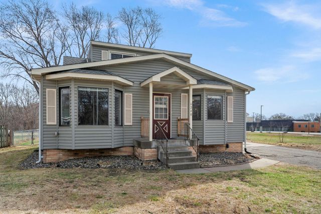 6240 W Broadway Avenue, Brooklyn Park, MN 55428