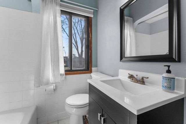 6240 W Broadway Avenue, Brooklyn Park, MN 55428