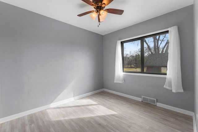 6240 W Broadway Avenue, Brooklyn Park, MN 55428