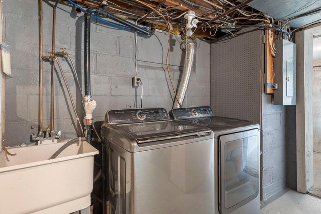 6240 W Broadway Avenue, Brooklyn Park, MN 55428