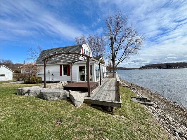 8393 Thrush Road, Wolcott, NY 14590