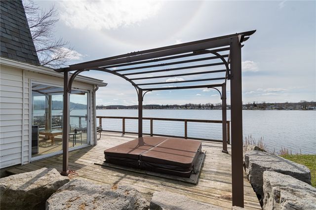 8393 Thrush Road, Wolcott, NY 14590