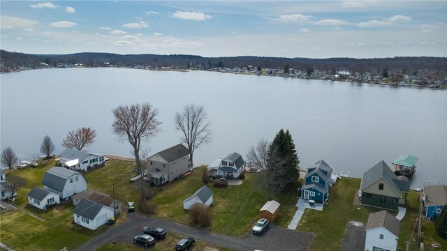 8393 Thrush Road, Wolcott, NY 14590