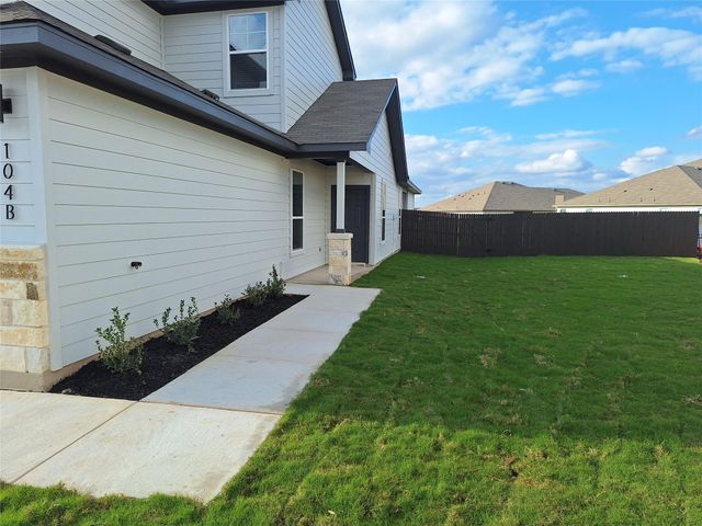 104 Gunner RD B, Buda, TX 78610