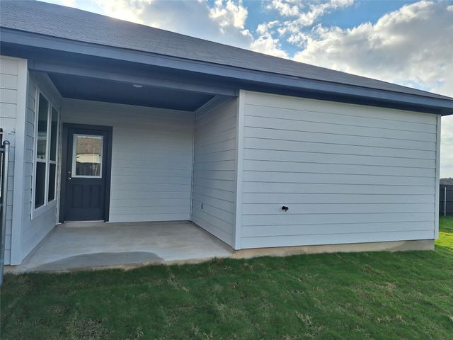 104 Gunner RD B, Buda, TX 78610
