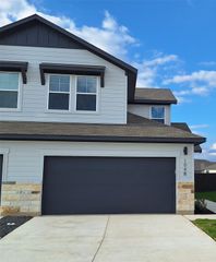 104 Gunner RD B, Buda, TX 78610