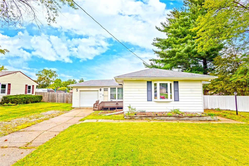 1219 Elder Lane, Des Moines, IA 50315