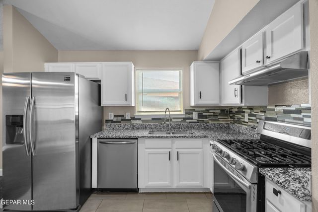 450 SUNRISE HILLS Drive, El Paso, TX 79928