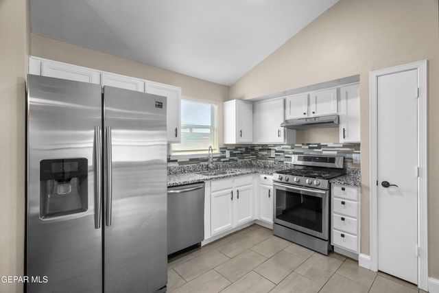 450 SUNRISE HILLS Drive, El Paso, TX 79928