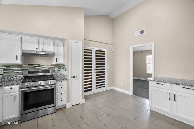 450 SUNRISE HILLS Drive, El Paso, TX 79928