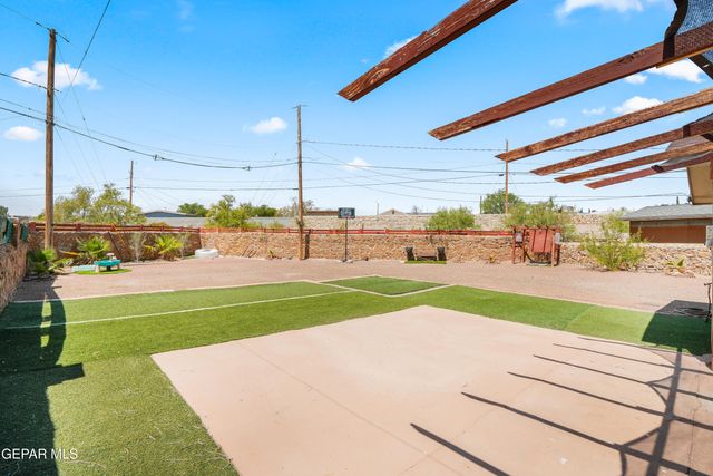 450 SUNRISE HILLS Drive, El Paso, TX 79928