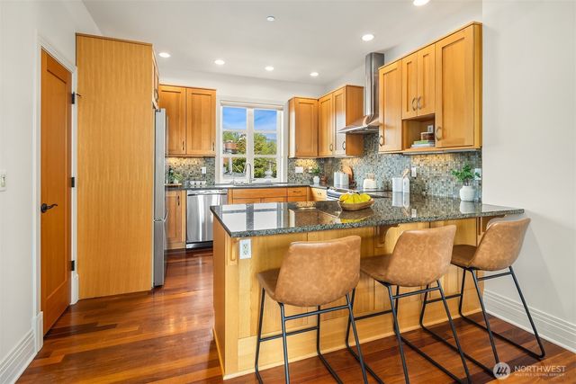 3215 W Lynn Street, Seattle, WA 98199