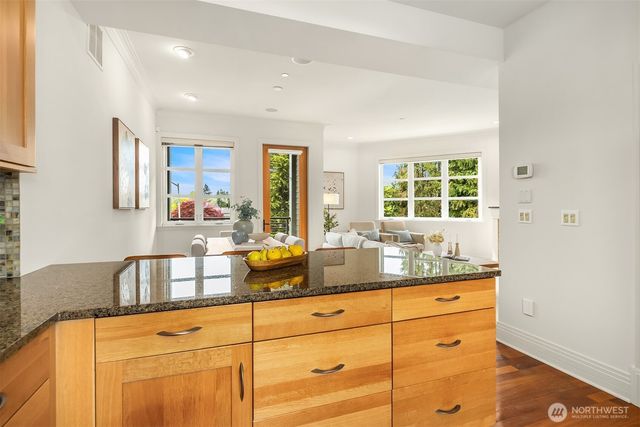 3215 W Lynn Street, Seattle, WA 98199