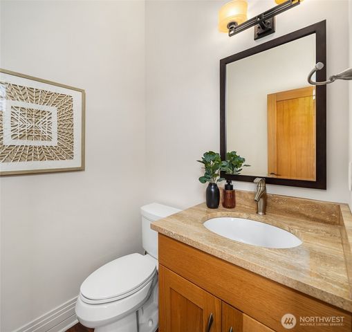 3215 W Lynn Street, Seattle, WA 98199
