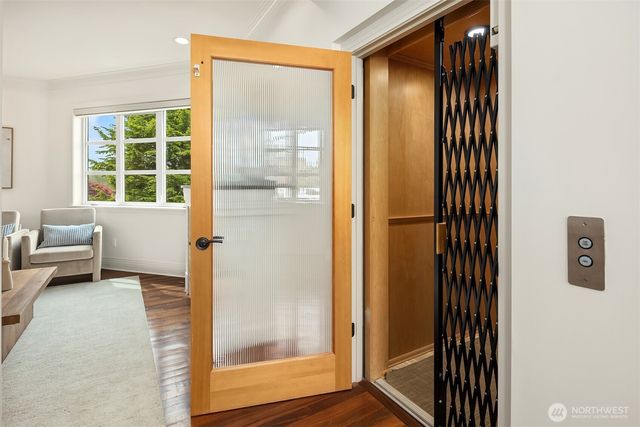 3215 W Lynn Street, Seattle, WA 98199