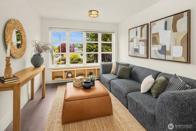 3215 W Lynn Street, Seattle, WA 98199