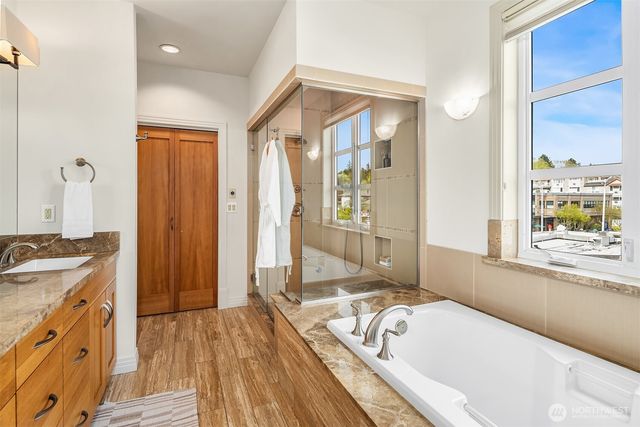 3215 W Lynn Street, Seattle, WA 98199