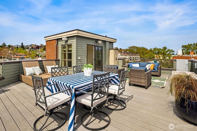 3215 W Lynn Street, Seattle, WA 98199