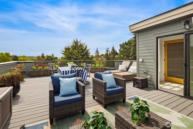 3215 W Lynn Street, Seattle, WA 98199