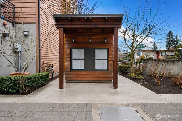 3215 W Lynn Street, Seattle, WA 98199