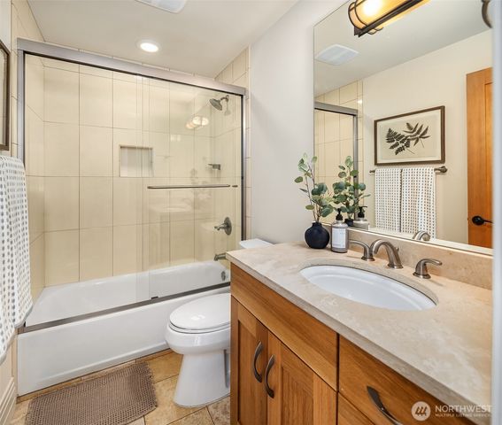 3215 W Lynn Street, Seattle, WA 98199