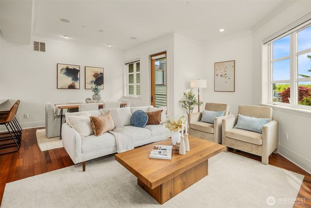 3215 W Lynn Street, Seattle, WA 98199