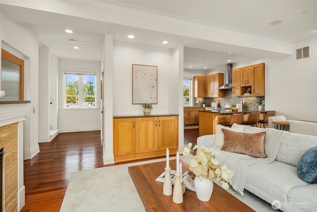 3215 W Lynn Street, Seattle, WA 98199