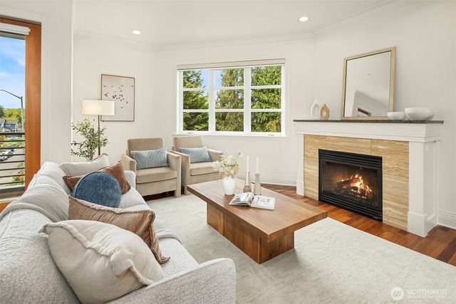 3215 W Lynn Street, Seattle, WA 98199