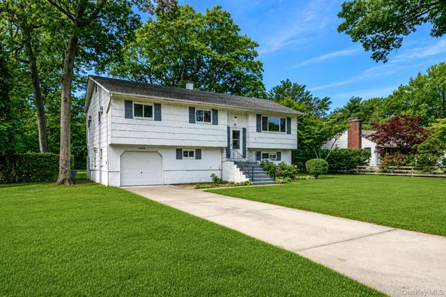 32 Vautrin Avenue, Holtsville, NY 11742