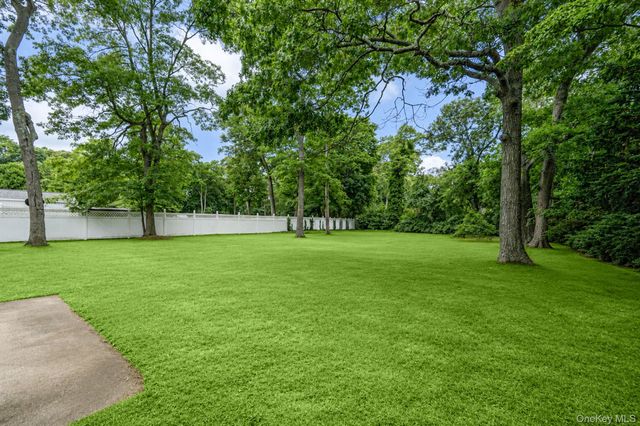 32 Vautrin Avenue, Holtsville, NY 11742