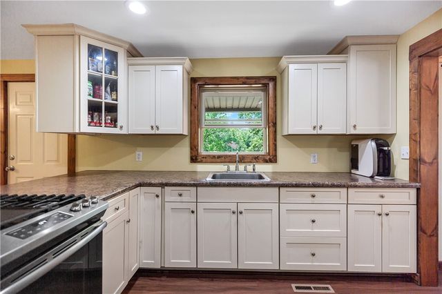 110 Lakeshore Lane, Seneca, SC 29678