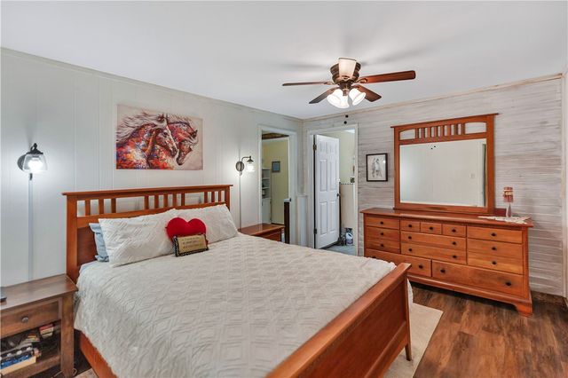 110 Lakeshore Lane, Seneca, SC 29678