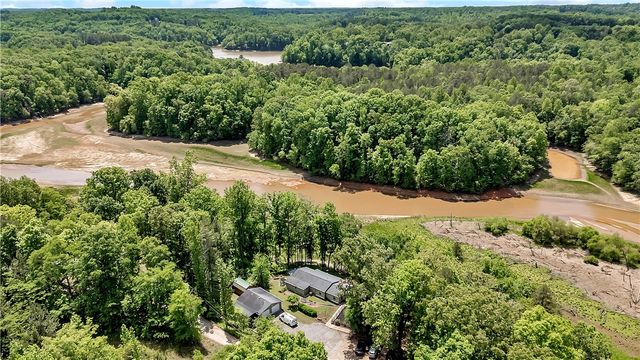 110 Lakeshore Lane, Seneca, SC 29678
