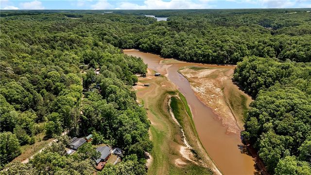 110 Lakeshore Lane, Seneca, SC 29678