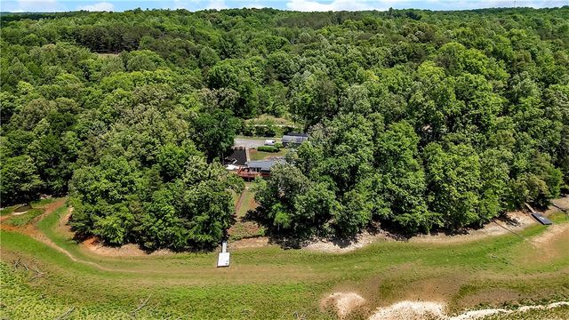 110 Lakeshore Lane, Seneca, SC 29678